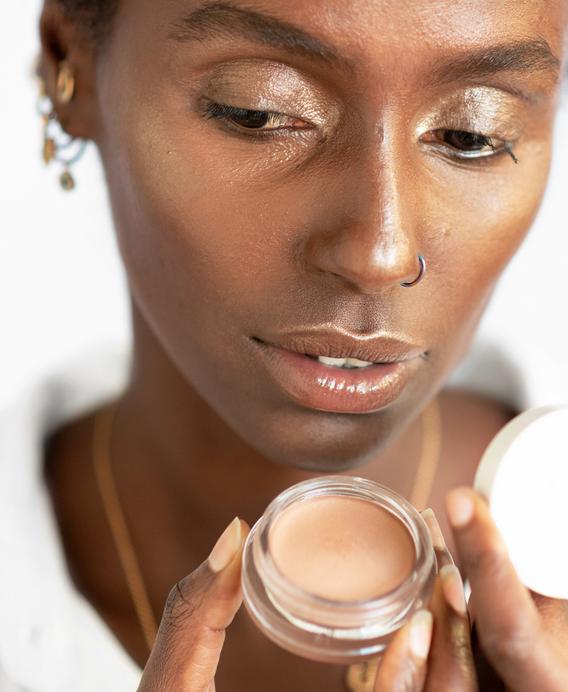 Vanilla Highlighter for a healthy glow